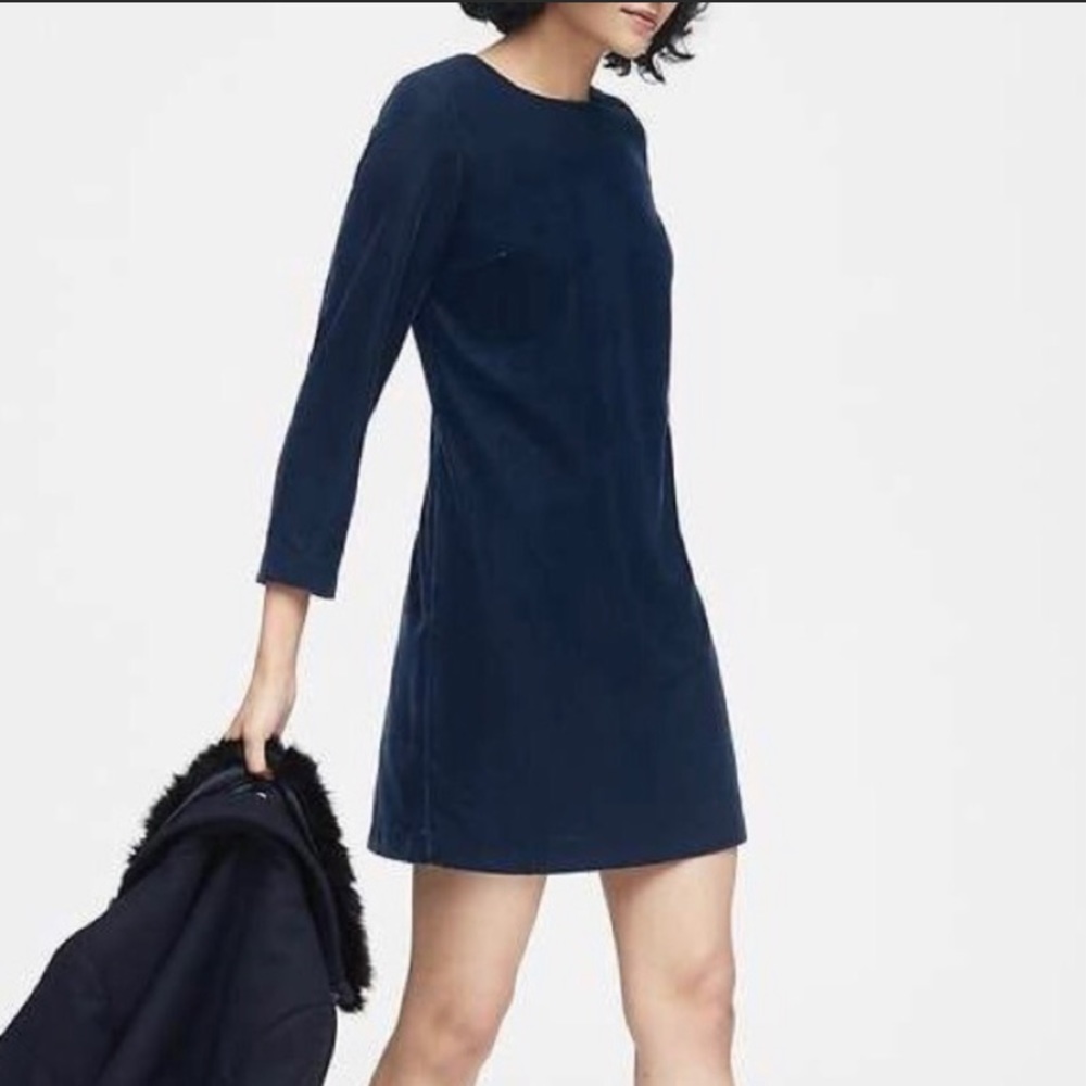 Banana Republic velvet mini dress 💕